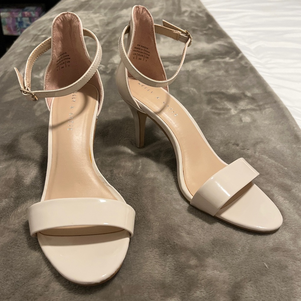 Kelly & Katie light nude sandal heel size 9